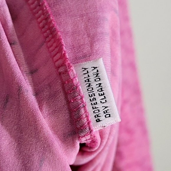 St John Sports Pink Top - Picture 3 of 6